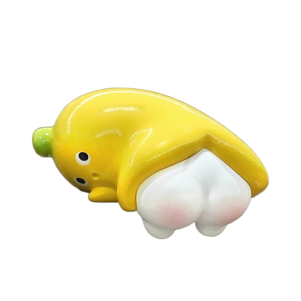 Expressive Banana Resin Ornament Designed for Office Desk Decoration and Gentle Mood Support During Focused Tasks