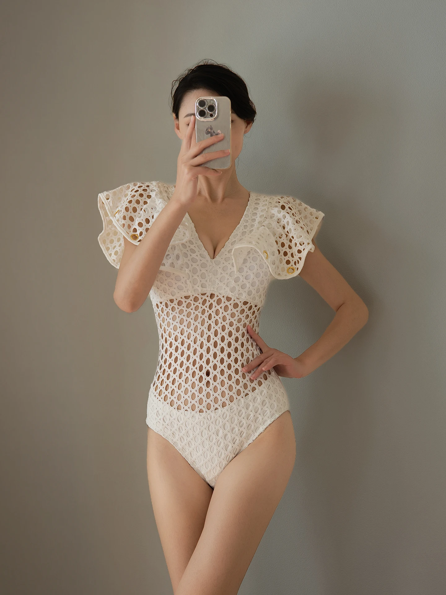 

New Hollow out Lace Trim V-Ne Pure Desire One-Piece e Swimsuit Women Slimming Sexy Hot Spring Swimming Costume