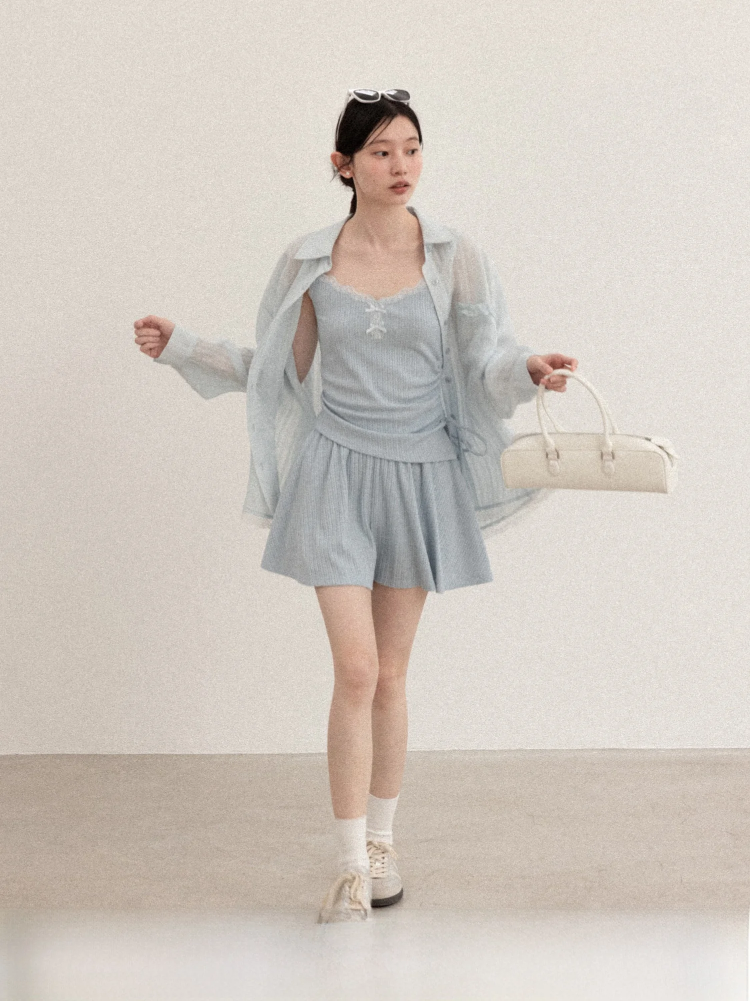 

Blue Lace Sleeveless Halter Vest Set Women's Spring 2026 Casual High Waist A-Line Skirt Pants Two-Piece Fashion Ensemble