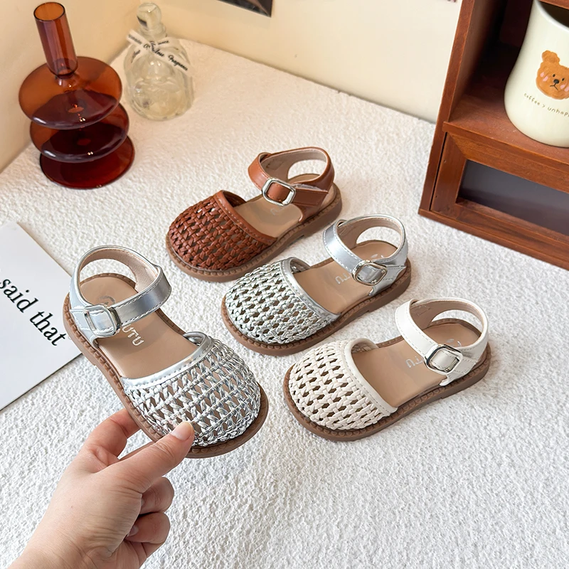 

2025 Summer Children Sandals Hollow Out Closed Toe Girls Shoes Soft Sole Breathable Princess Beach Sandals Kids Flat Roman Shoes