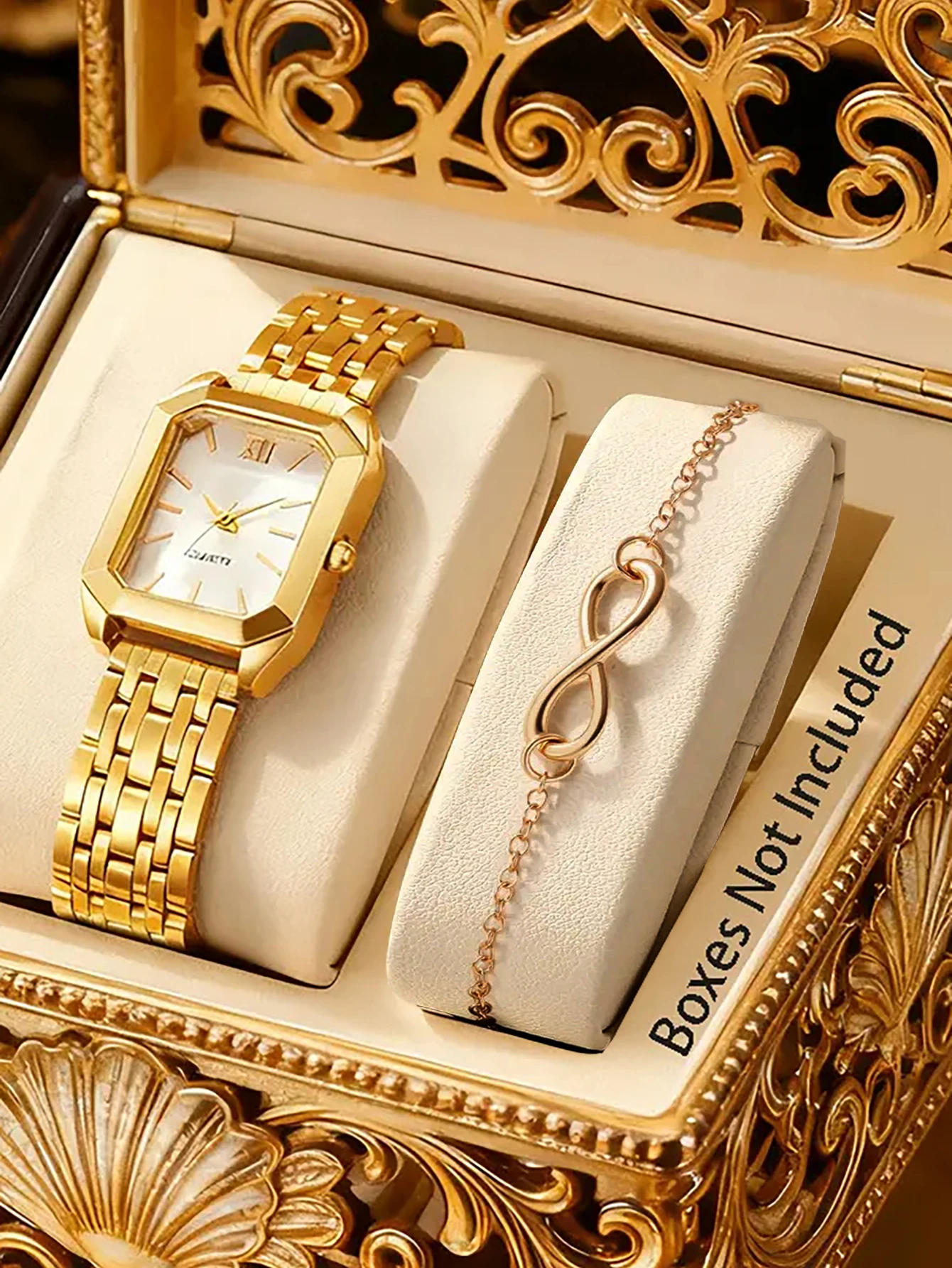 Conjunto quadrado de relógio e pulseira de quartzo Petite Lady, com um design elegante e simples. Não inclui a caixa.