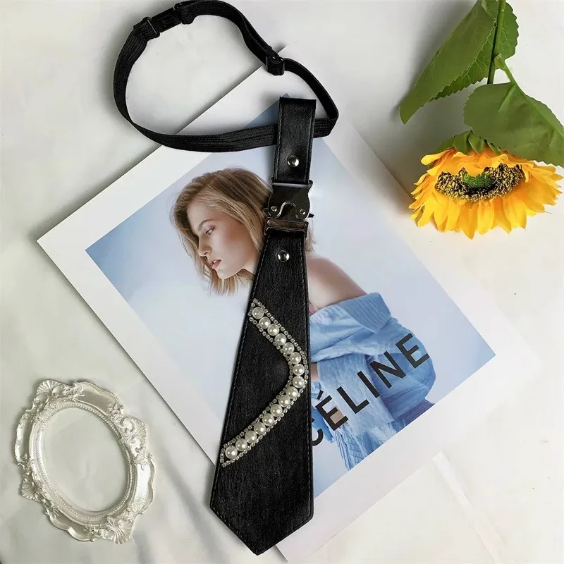 Женские модные черные галстуки из искусственной кожи с бриллиантами и жемчугом для рубашек, корейский модный перфорационный галстук для девочек TB160