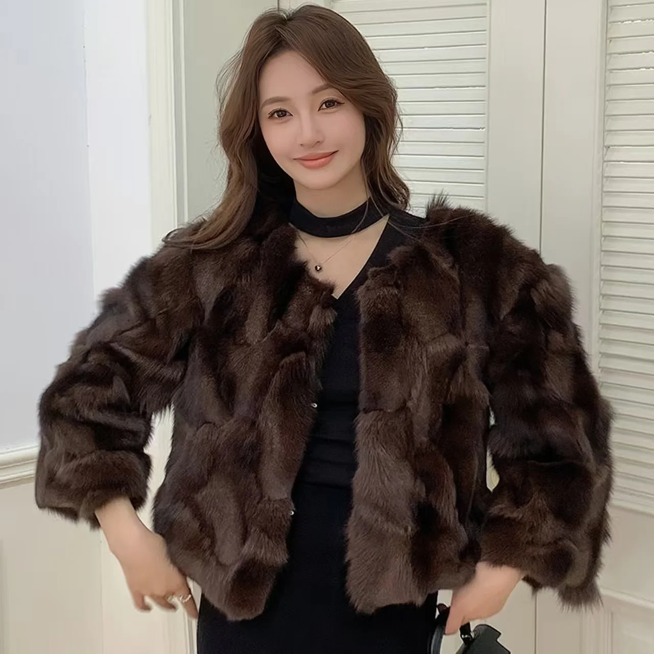 معطف فرو الثعلب الحقيقي للنساء للخريف والشتاء سترة قصيرة فاخرة سميكة دافئة جديدة برقبة دائرية مغطاة بأزرار ملابس خارجية نسائية دافئة أنيقة