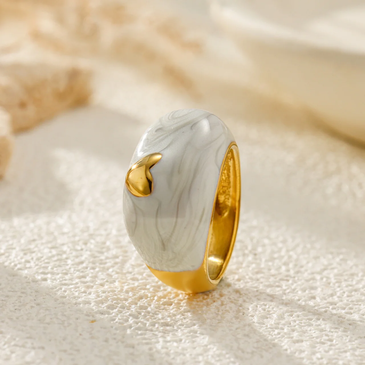Wholesale Stainless Steel 18K Gold Plated Milky White Marble Swirl Enamel Wide Ring With Tiny Gold Heart Retro Fashion Jewelry