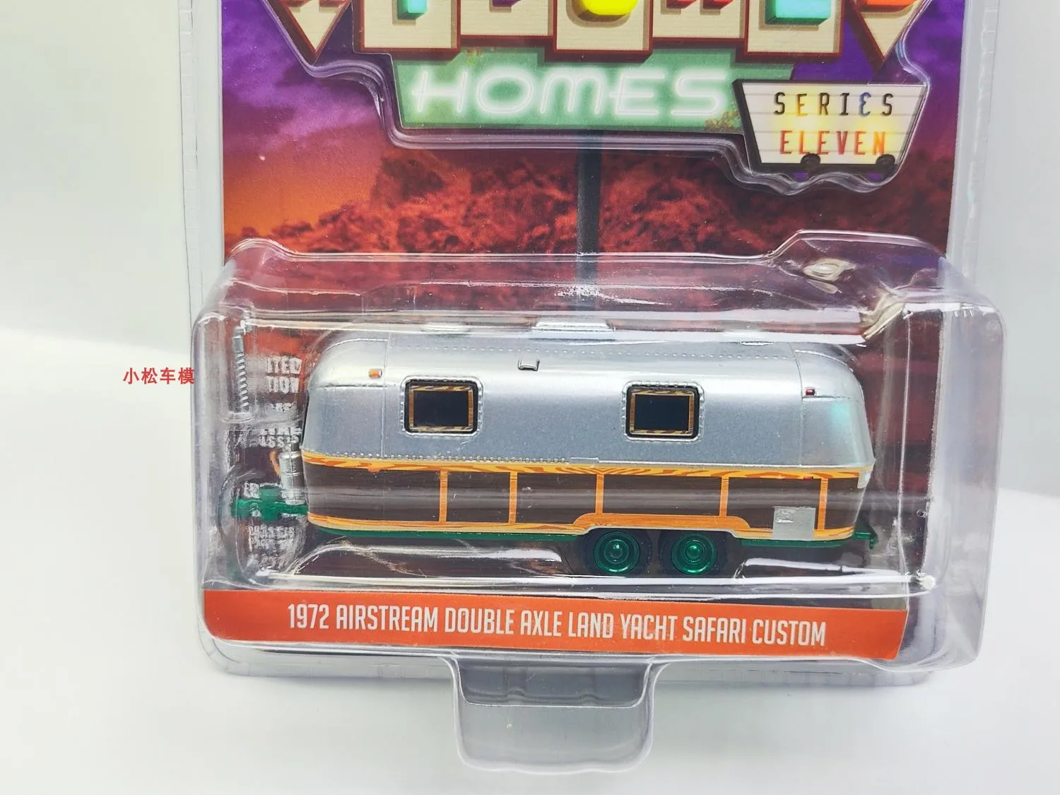 

1:64 1972 1972 AIRSTREAM DOUBLE AXLE LAND YACHT SAFARI CUSTOM Simulation Alloy Car Model Collectible Toy Gift Display Ornament