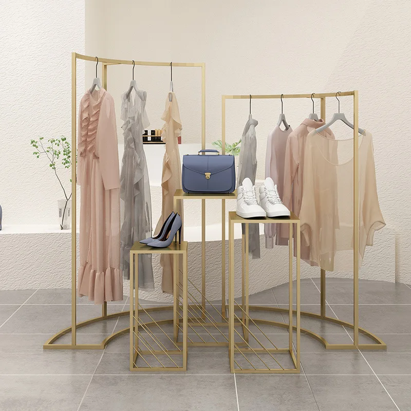 Table placed in the middle of the water table, simple women's clothing display rack, window cabinet