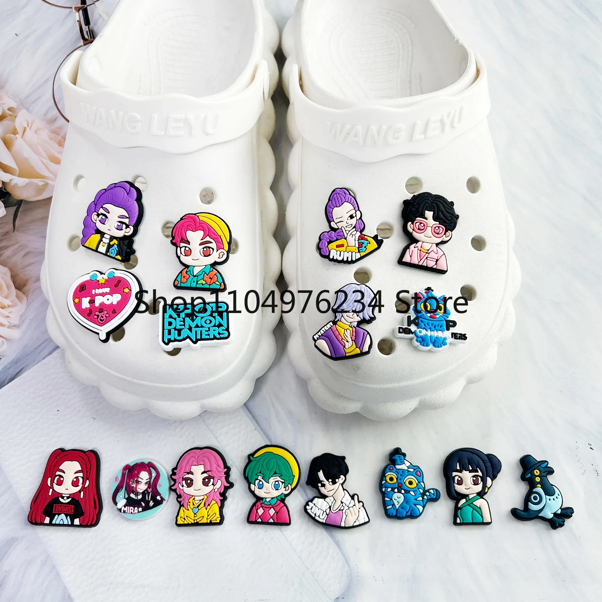 16/18 قطعة K-PO شيطان الصيادين الكرتون الأحذية السحر اكسسوارات الأطفال الأحذية الزينة صالح معصمه قباقيب صندل الاطفال هدية عيد الميلاد