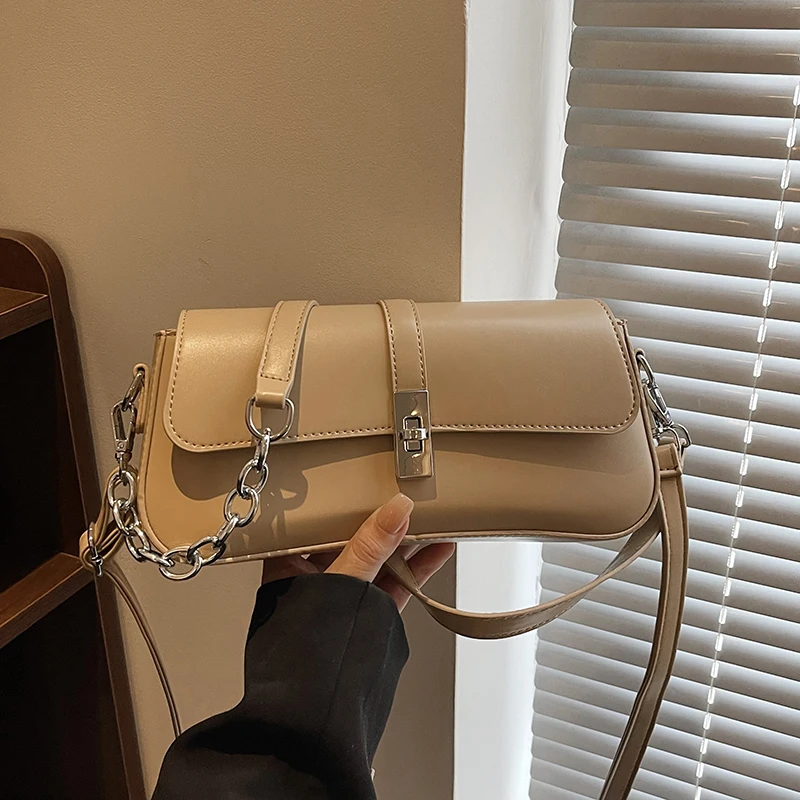 Elegancka torebka listonoszka skórzana crossbody dla kobiet, opcja na ramię, popularna torebka damska znanej luksusowej marki.