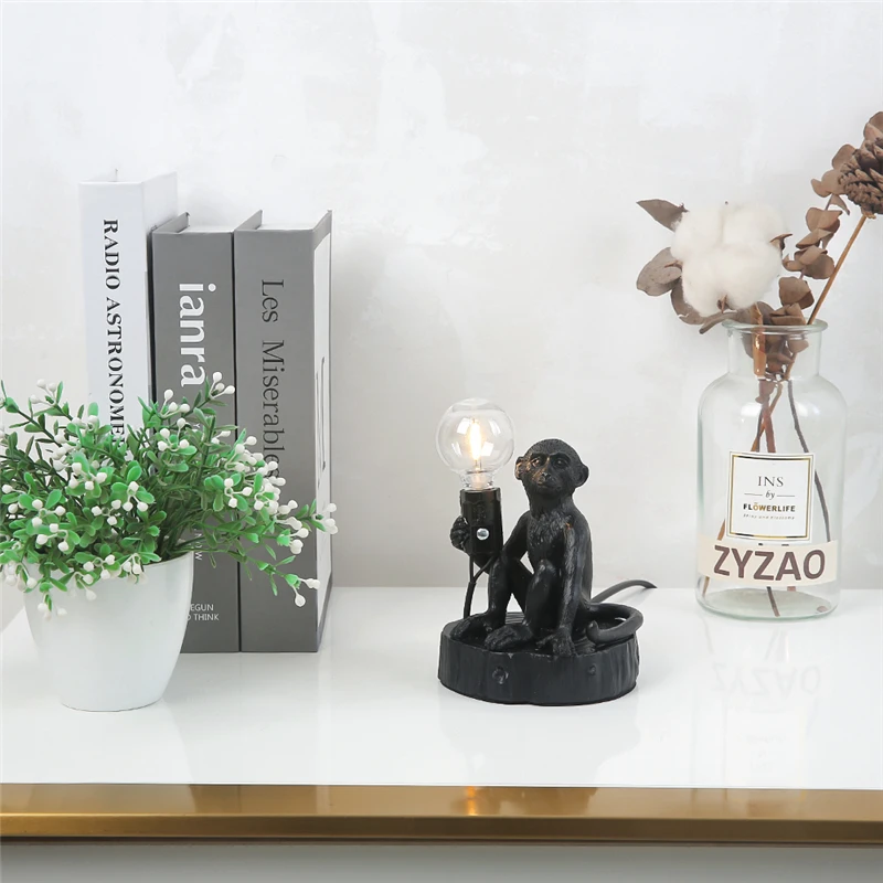 Nordic Creative ตารางโคมไฟสําหรับ Home โคมไฟข้างเตียงเรซิ่นลิงโคมไฟห้องนอนเด็กตกแต่งบ้าน