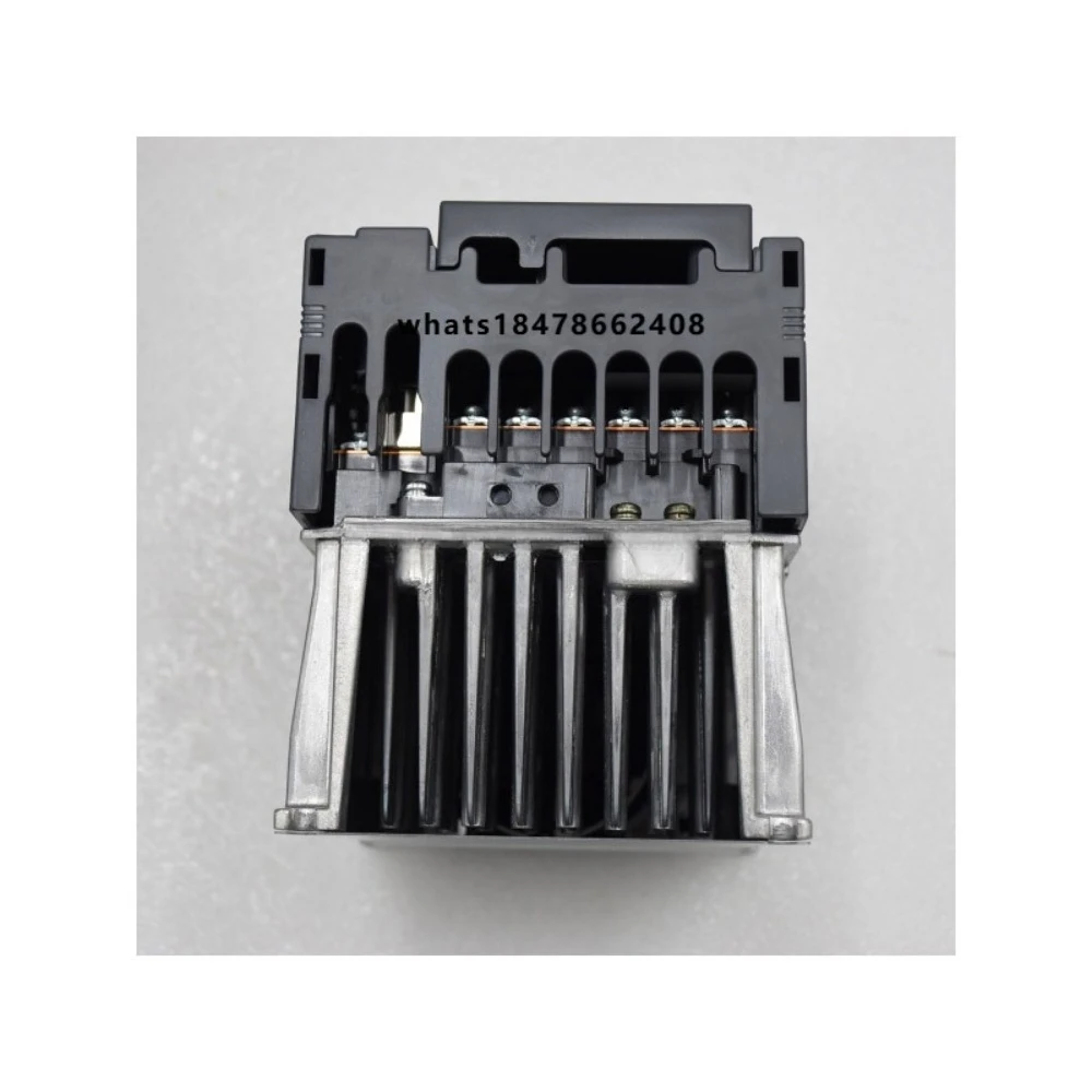 Low MOQ FR-F820-7.5K-1 Three Phase 3 Phase Converter 220V AC Drive CNC Machine Industrial Controller Frequency Inverter VFD