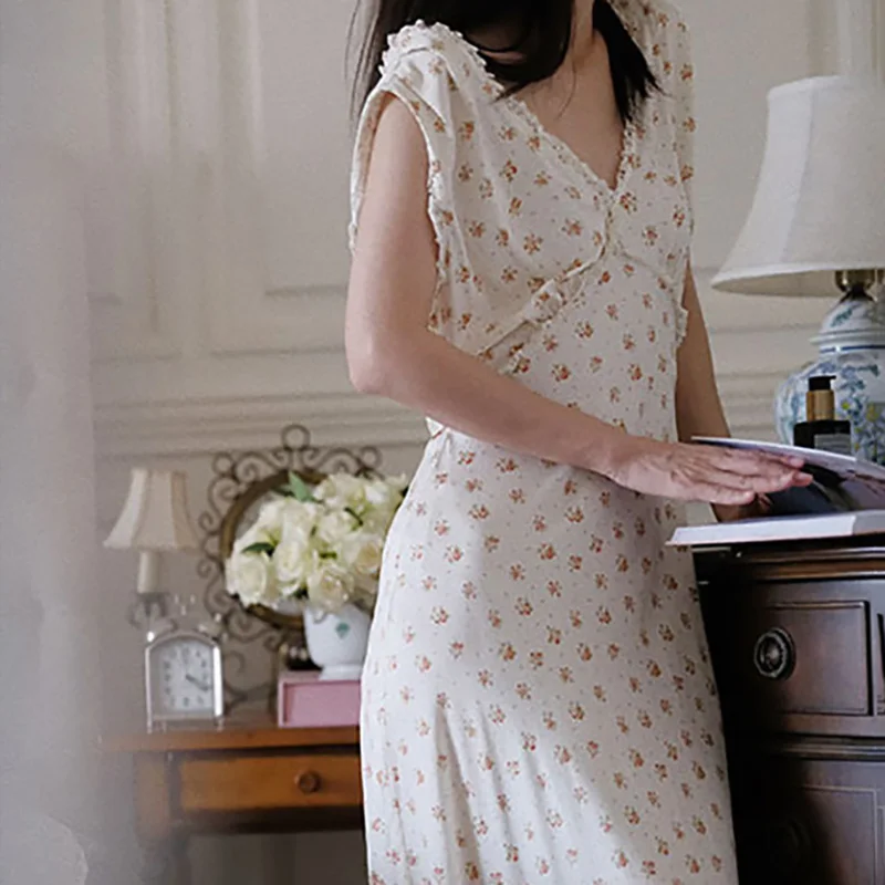 

Tranquil Small Floral Patterns French Style Fresh Lace V-neck Simulation Silk Retro Nightgown Beautiful Dress Outside Summer