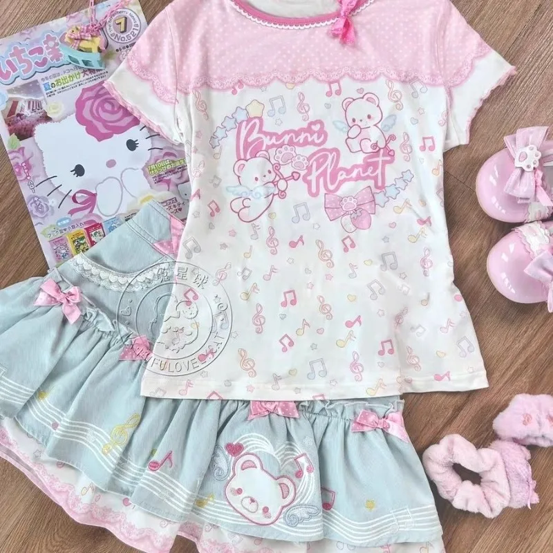 

Летний весенний японский комплект Kawaii для женщин: футболка с принтом + мини-юбка с кружевом и рисунком медведя, в стиле Preppy, Y2K, Лолита.