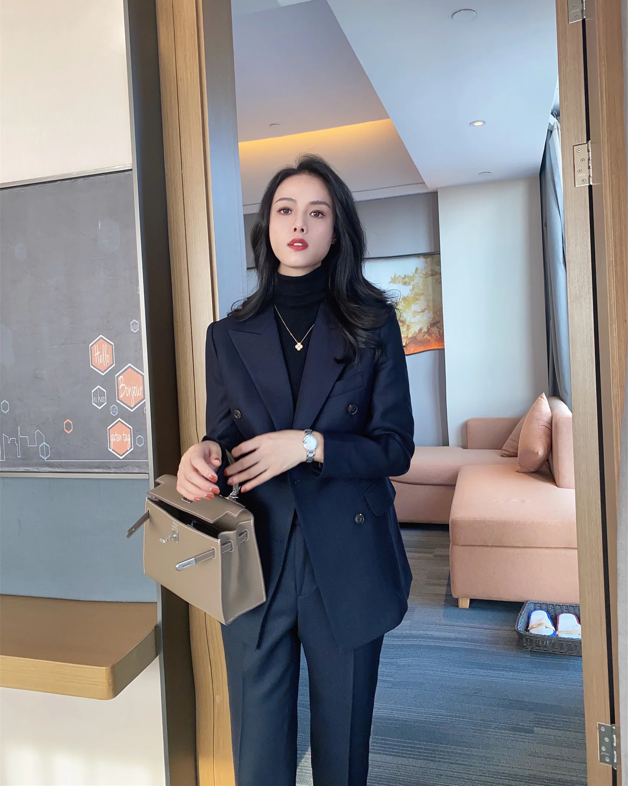 

Модный женский костюм приталенного кроя, осенне-зимний, в клетку, двубортный, оригинальный дизайн, с длинными рукавами, стандартной длины, повседневная одежда