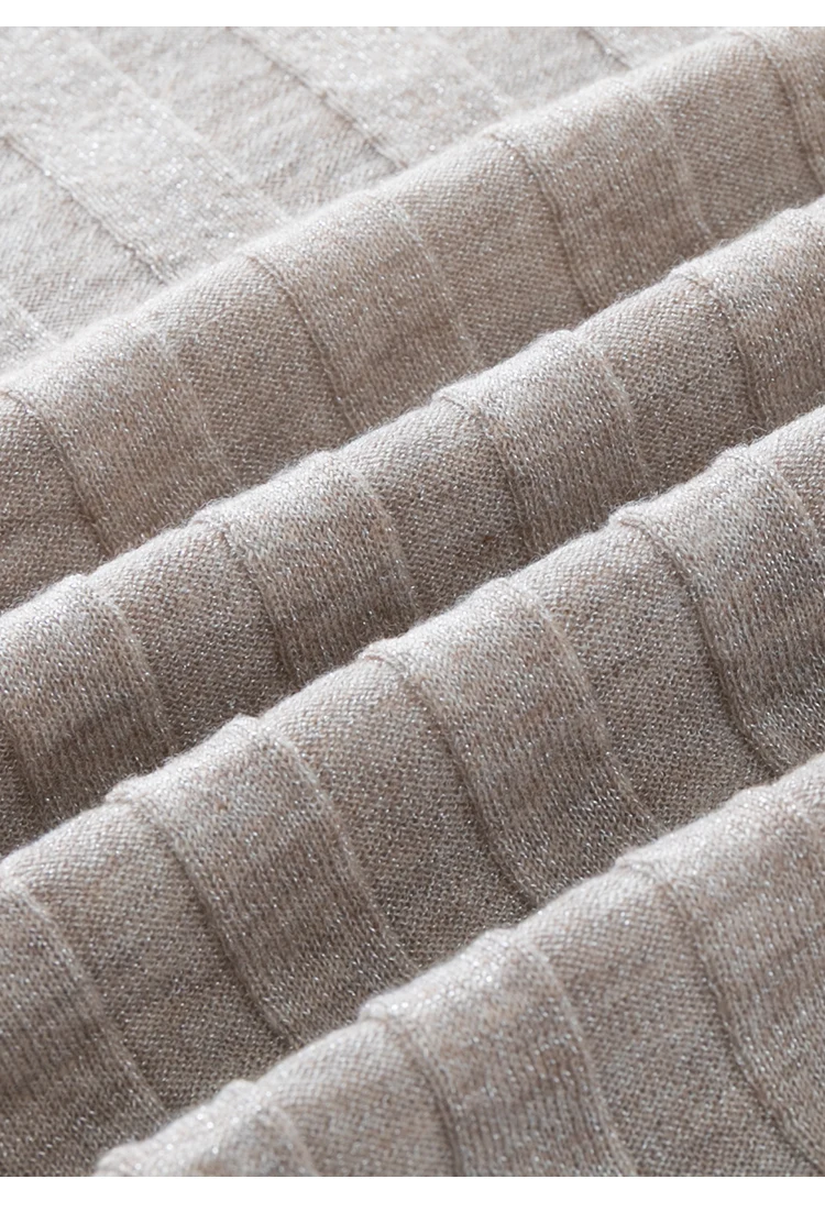 BD3621695 Damen Rollkragenpullover aus Lurex-Wollmischung mit breiten Rippen, langen Ärmeln und Wellensaum, dezenter Luxus für den frühen Herbst. – Detail 21