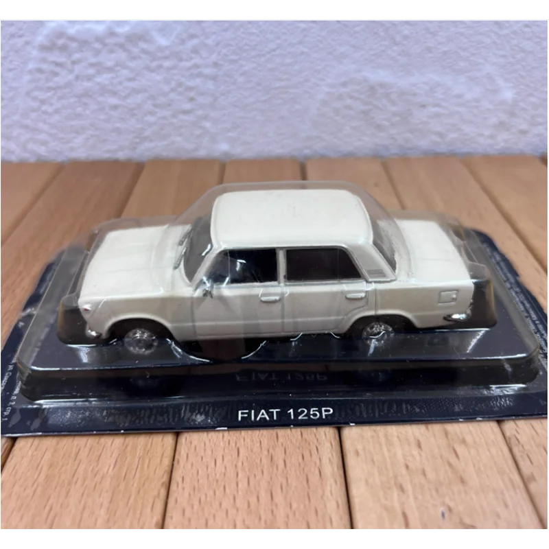 Diecast  Scale 1:43 Fiat 125P Classic Vintage Car Alloy Model Decoration Classic Car Scene Decoration