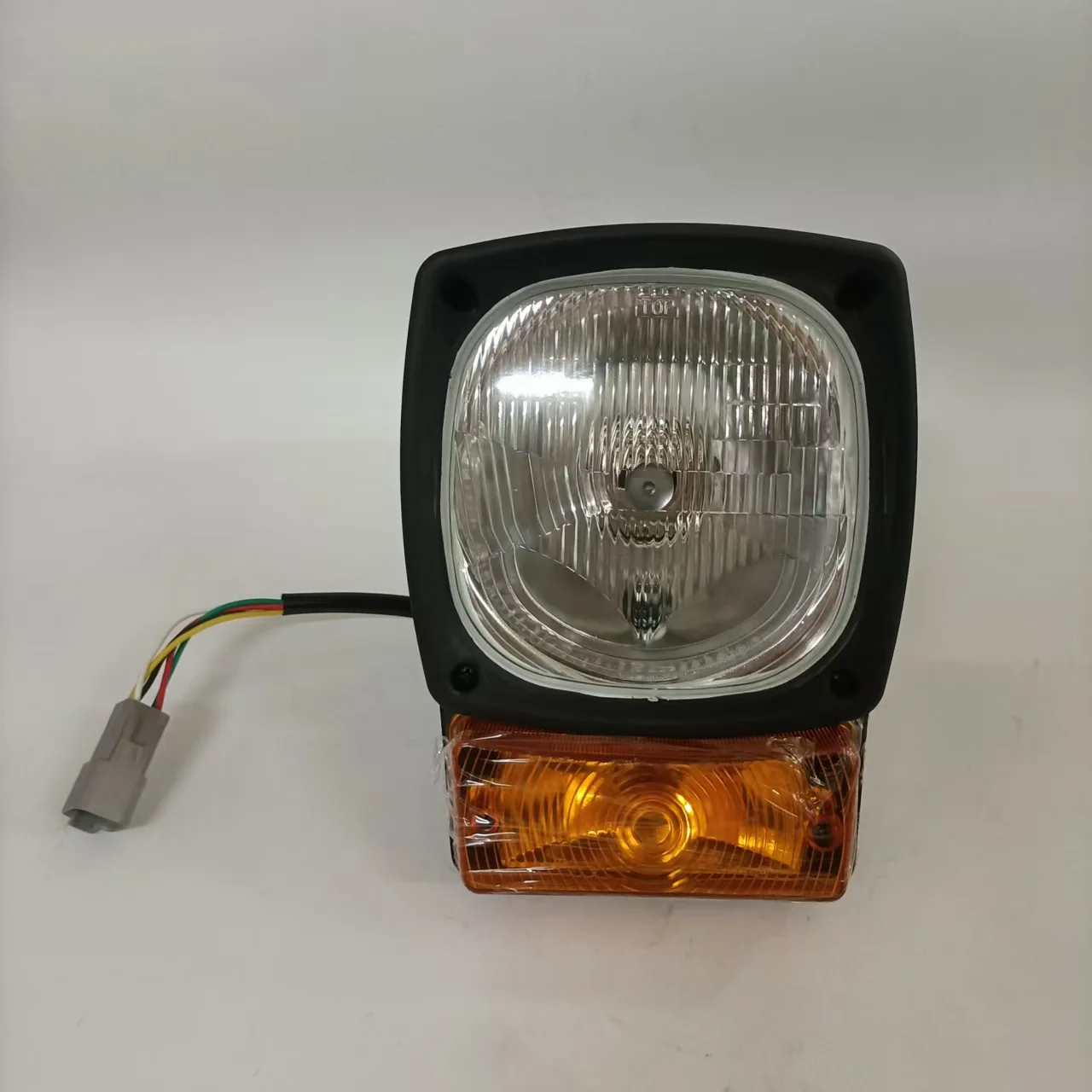 Applicable to the left side of the headlight turn signal of Carter loaders: 105-4849 and the right side: 105-4850