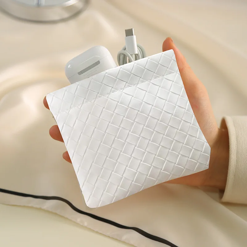 حقيبة مكياج، أوراق زنبركية، أحمر شفاه محمول، سماعة رأس، حقيبة تخزين نظارات شمسية من البولي يوريثان، محفظة صغيرة للعملات المعدنية