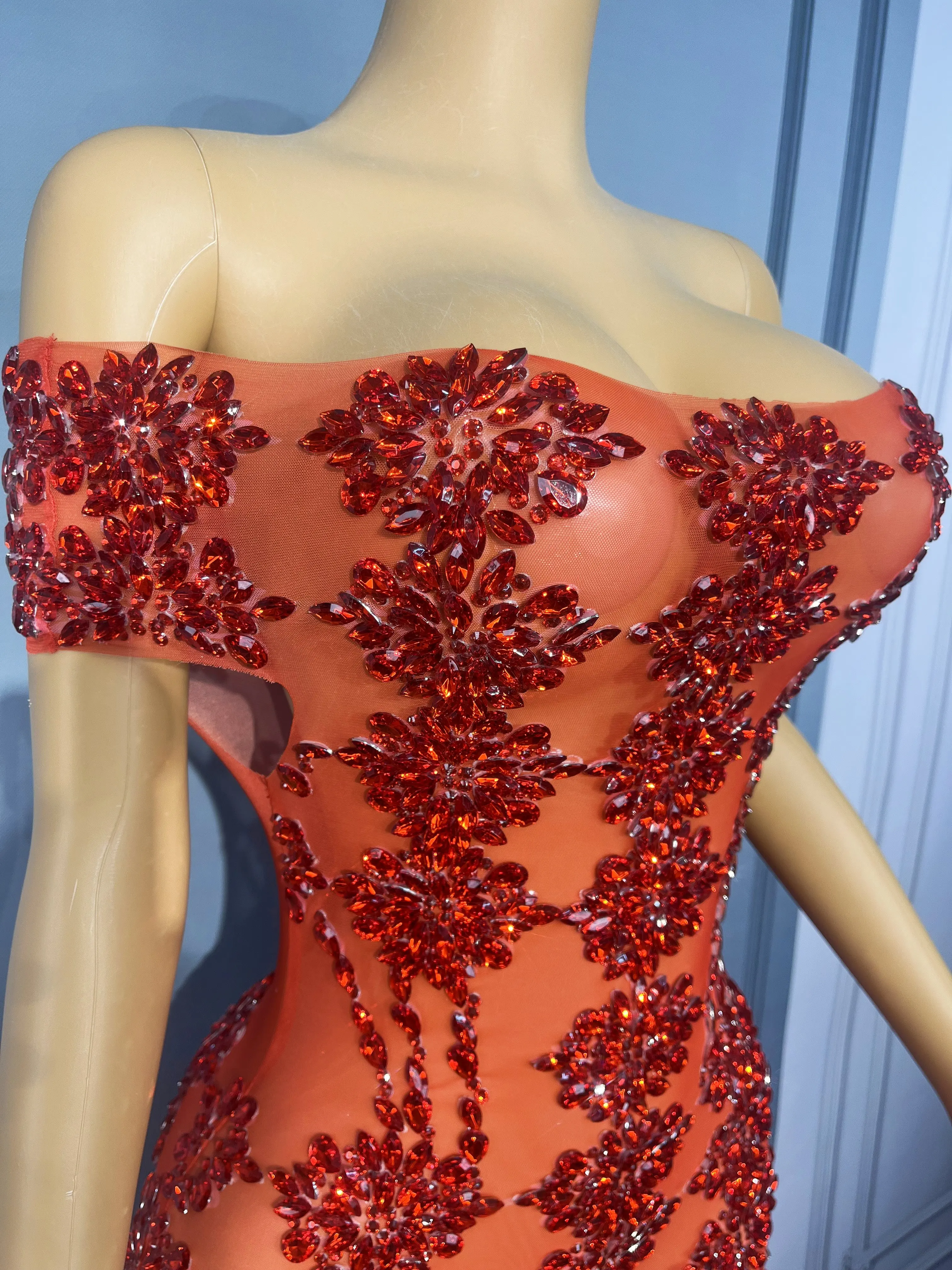 High Quality Elegant Off Shoulder Gown Twinkling Rhinestones Mesh Dress Evening Party Celebrate Red carpet Stage Outfit Yuebing