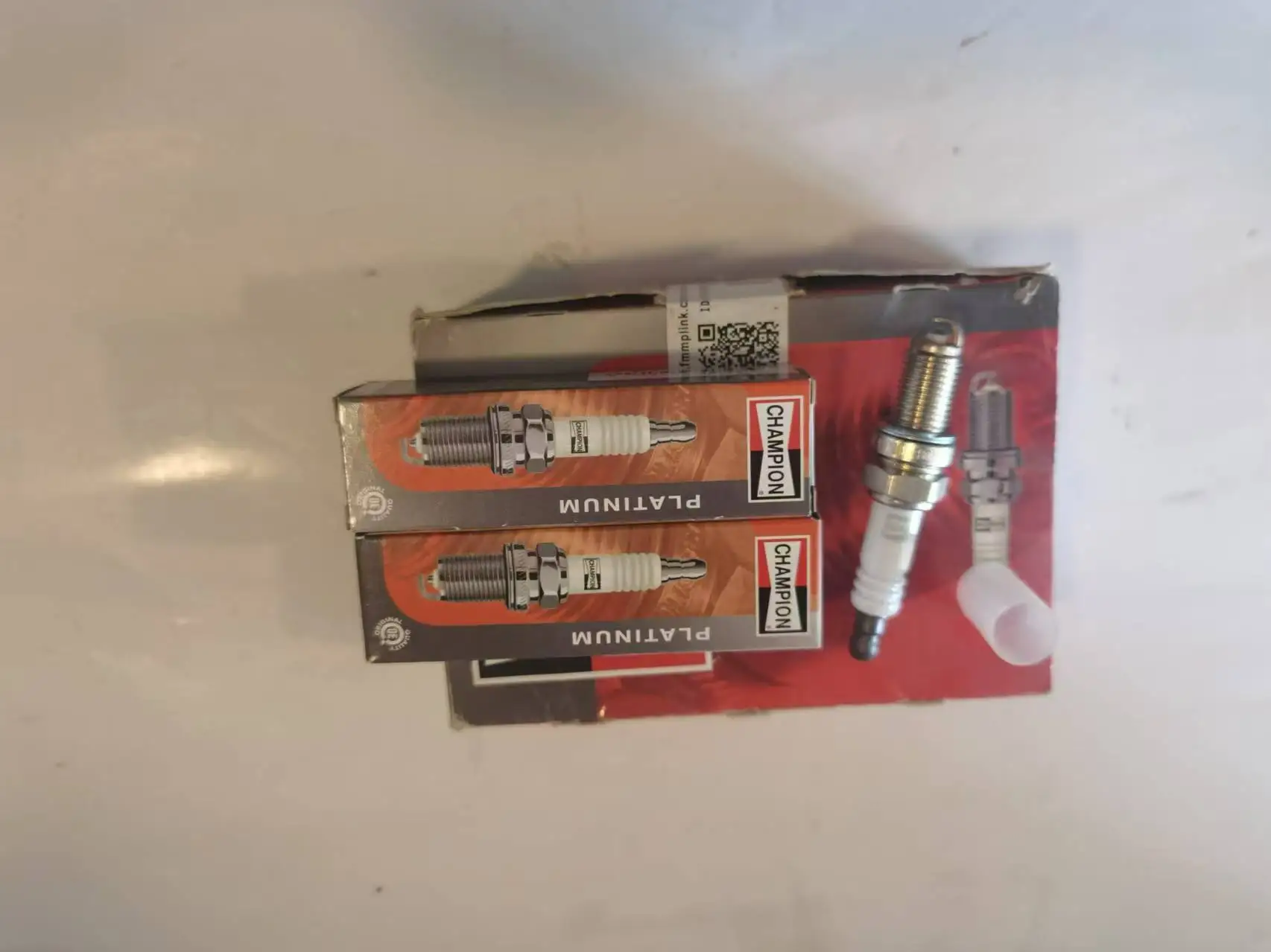 4 PCS CHAMPION Platinum RA7PYPB4 SPARK PLUG FOR Chevrolet AVEO/GM 1.0/1.3/1.5L