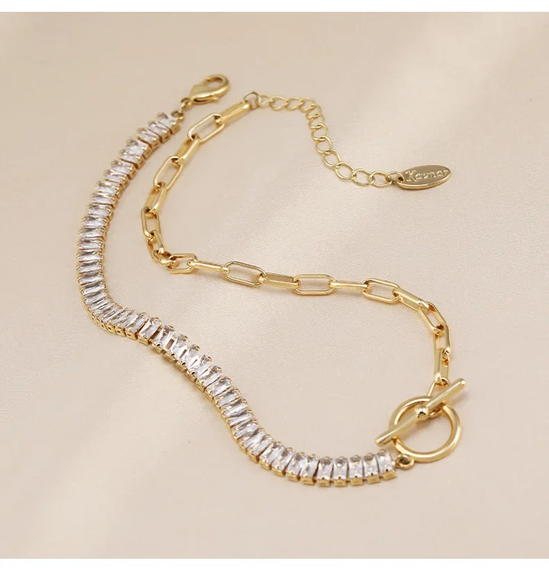 

Metal-style TO clasp necklace, asymmetrical titanium steel zirconium short necklace, simple women's collarbone necklace