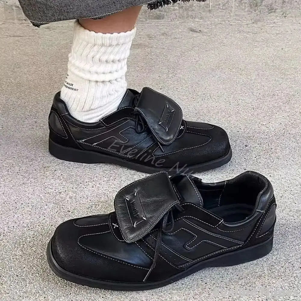 

Retro Flip Up Black Casual Shoes Men Square Toe Cross Tied Embroidery Flat with Shoes 2025 New Simple Comfortable Commuter Shoes