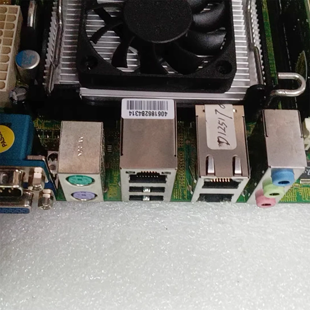 

Материнская плата Fuzzy с 3-гигабитними портами Soft Routes 945GME2 MS-9642