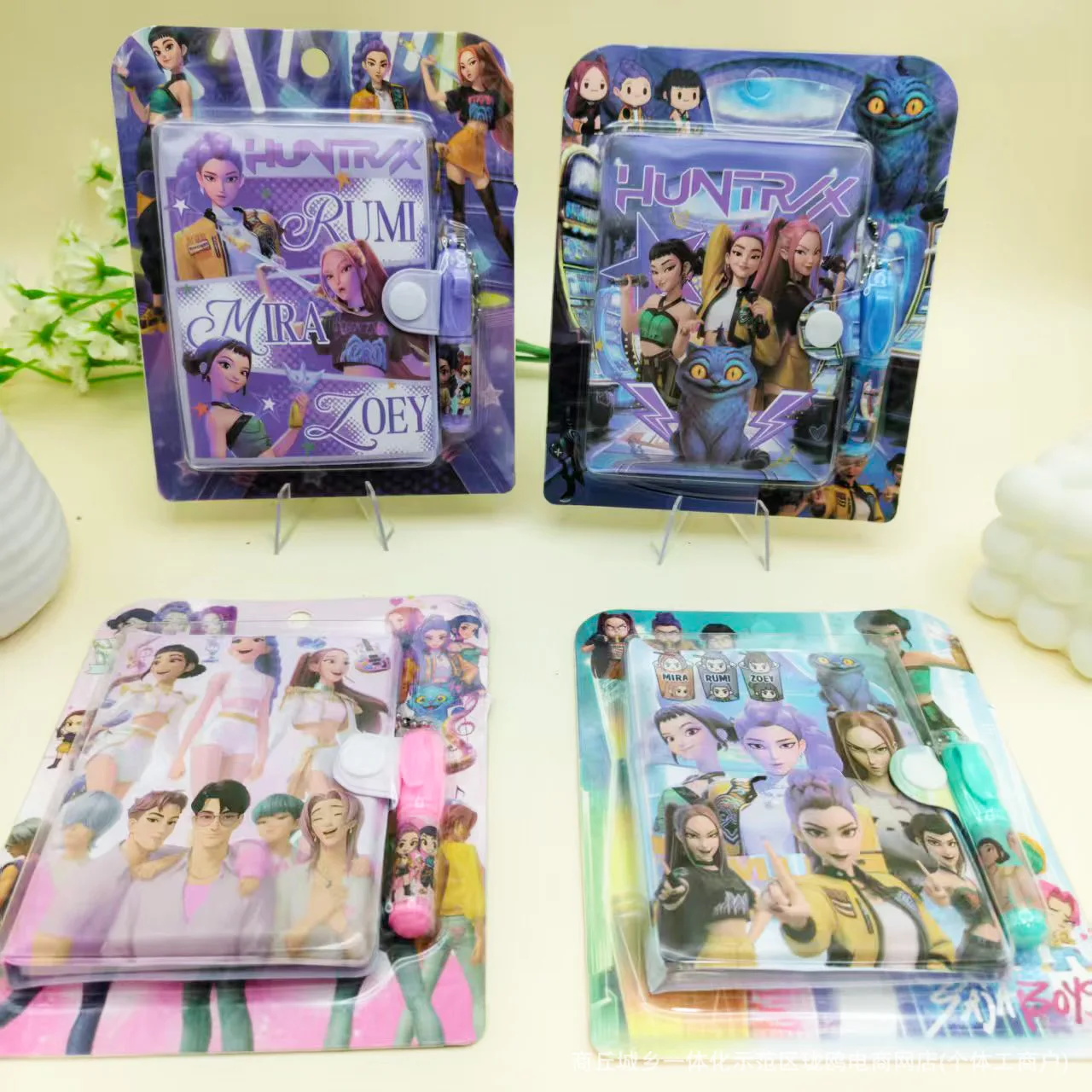 Ins K-Pop شيطان هنتر الكرتون دفتر رومي ميرا زوي المحمولة مع القلم بولي Pocket كتاب 4 قطعة/المجموعة لوازم مكتبية هدايا الاطفال