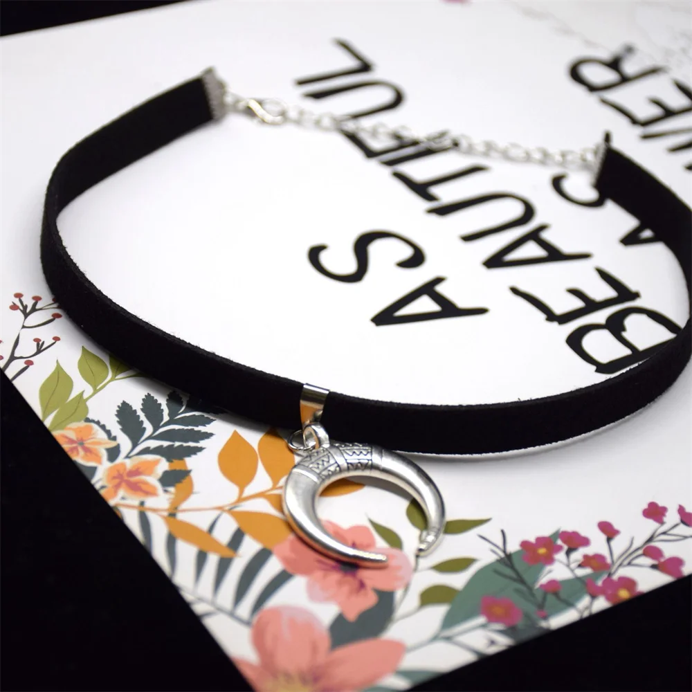 Vintage Samt-Leder-Choker-Halskette für Frauen, Gothic Silberfarbenes Mond-Anhänger-Collier, Modischer Schmuck für Bar- und Party-Anlässe – Detail 5