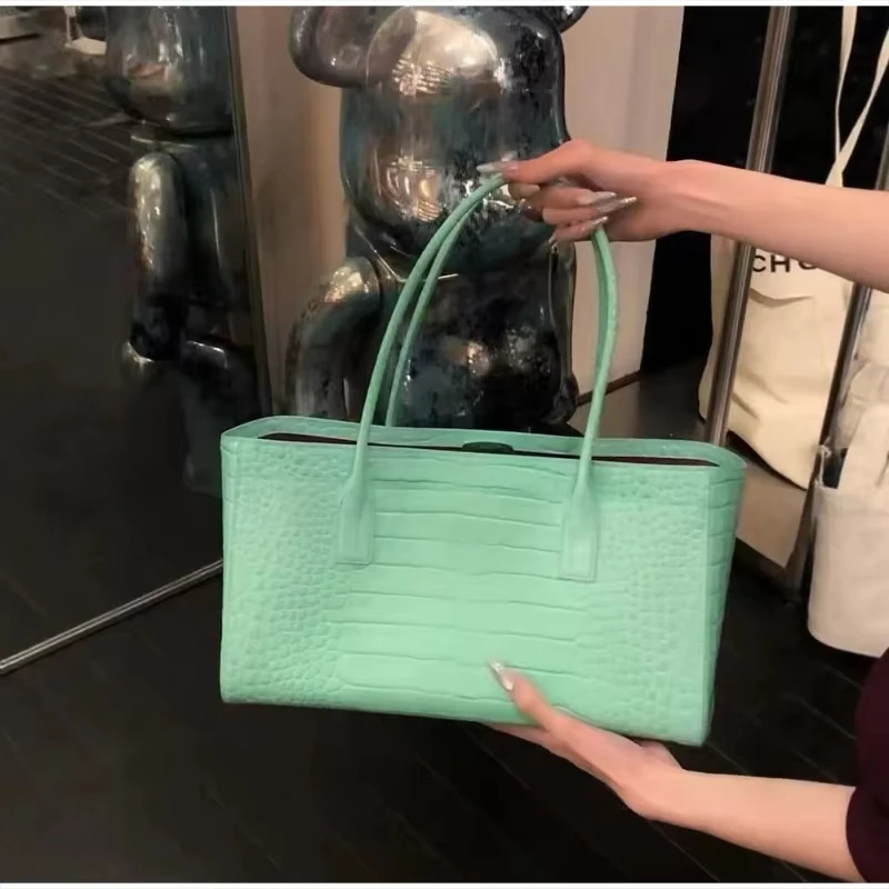 Crocodile-embossed Tote Bag Large Capacity Elegant Green Shoulder Handbags for Woman Elegant Pu Leather Bags Genuine Luxury view 3
