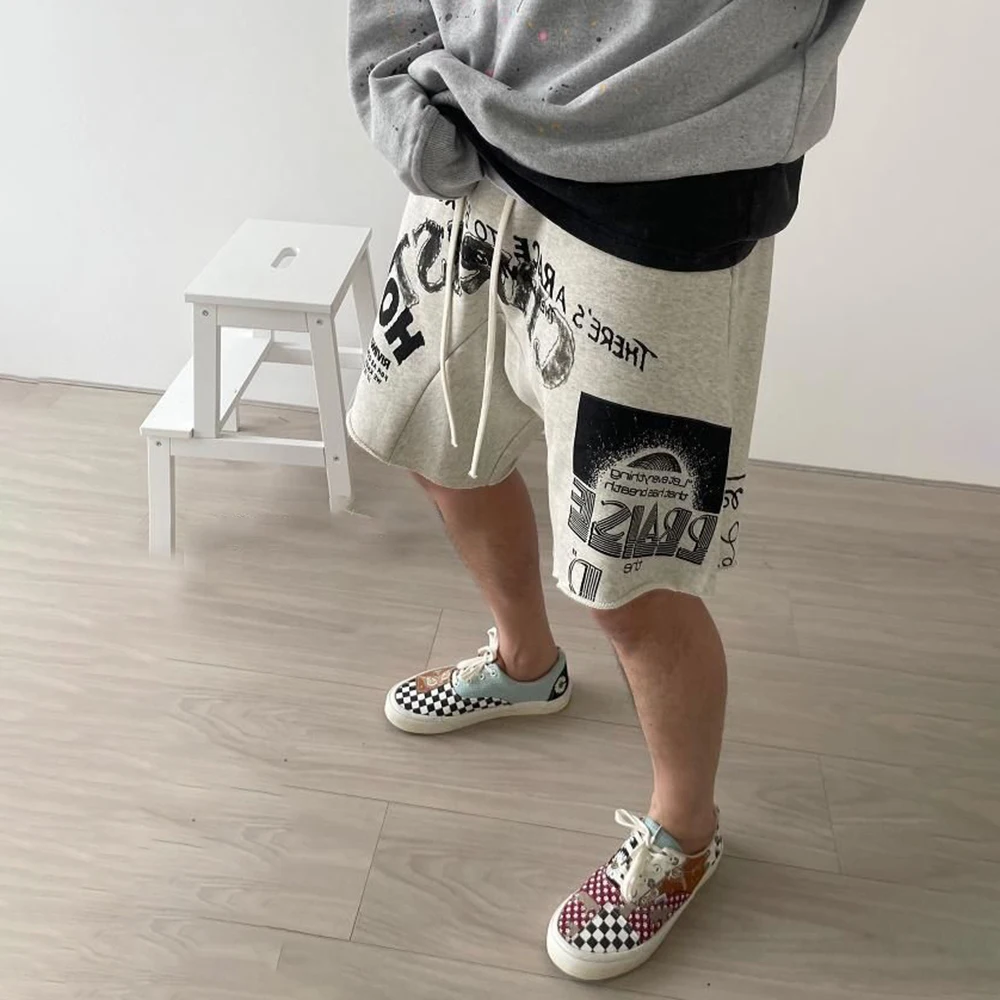 Mens Casual Shorts American Style High Street Graffiti Fashionable Trendy Y2k Loose Drawstring Shorts 2024 Spring And Summer