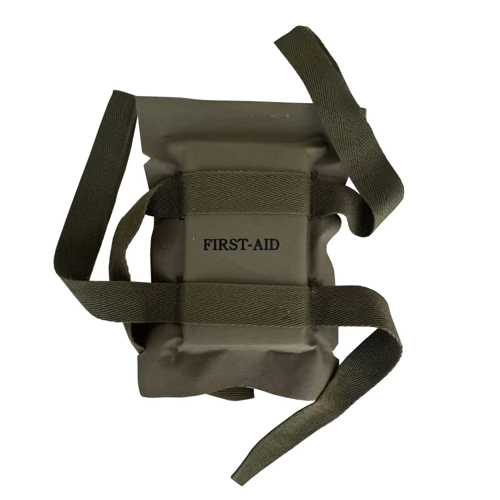 

WW2 American Soldier First Aid Package Helm Decor Group Equipment Group Show Props Soldier Vintage Equipment First Aid Package