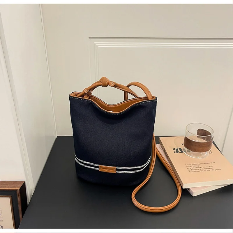 

Spring and Autumn Style 2026 New Hand Bill Shoulder Bag Fashion Canvas Bucket Bag crossbody Design Commuter Handbag