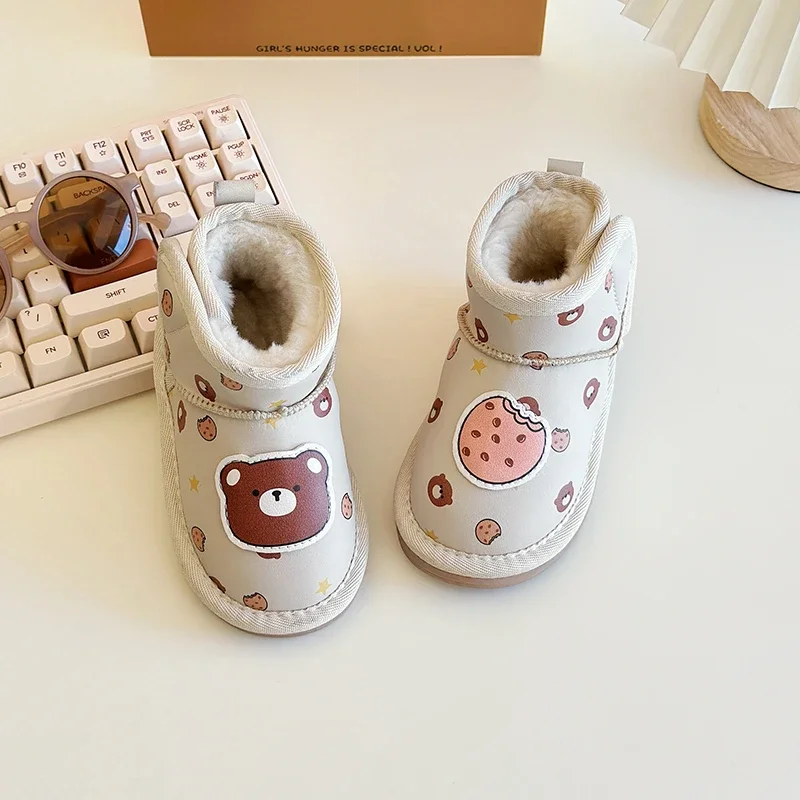 Nuevas botas térmicas bonitas para niños, botas de invierno con estampado de oso de dibujos animados para niñas, botas de nieve informales de felpa gruesas y cálidas para niños, versátiles