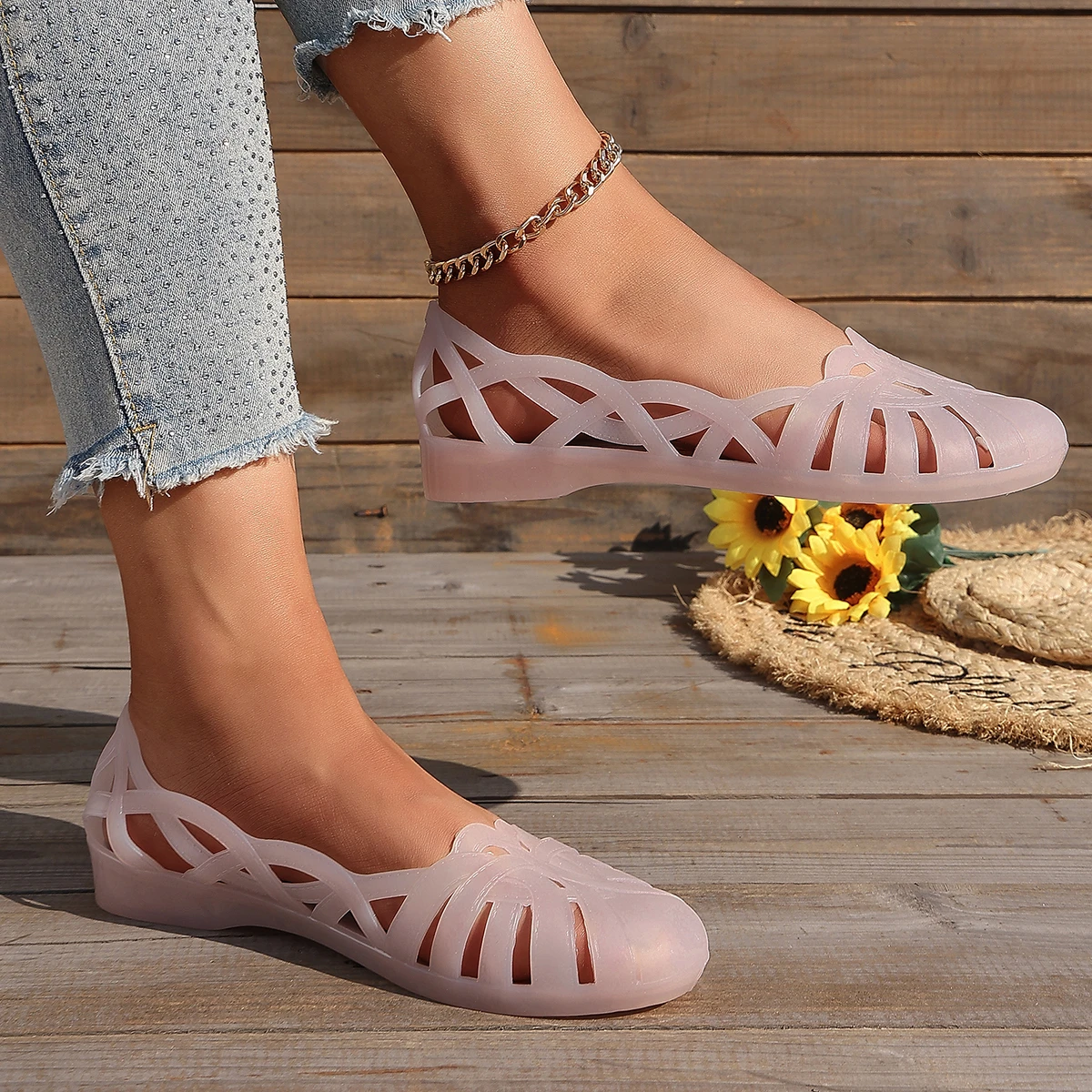 New Women's Summer Baotou Hollow Out Flat Sole Sandal Soft Sole Non Slip Shallow Women's Sandals Women's Shoes