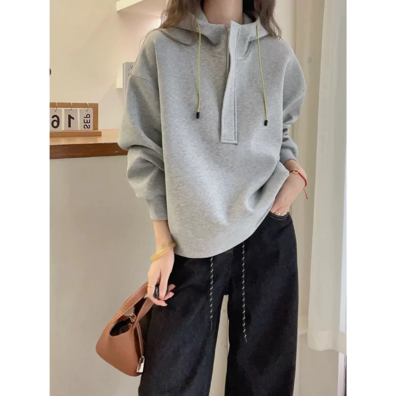 Koreańska wiosenno-jesienna bluza z kapturem w jednolitym kolorze, luźna, damska, codzienna i uniwersalna bluza wkładana przez głowę z długim rękawem.