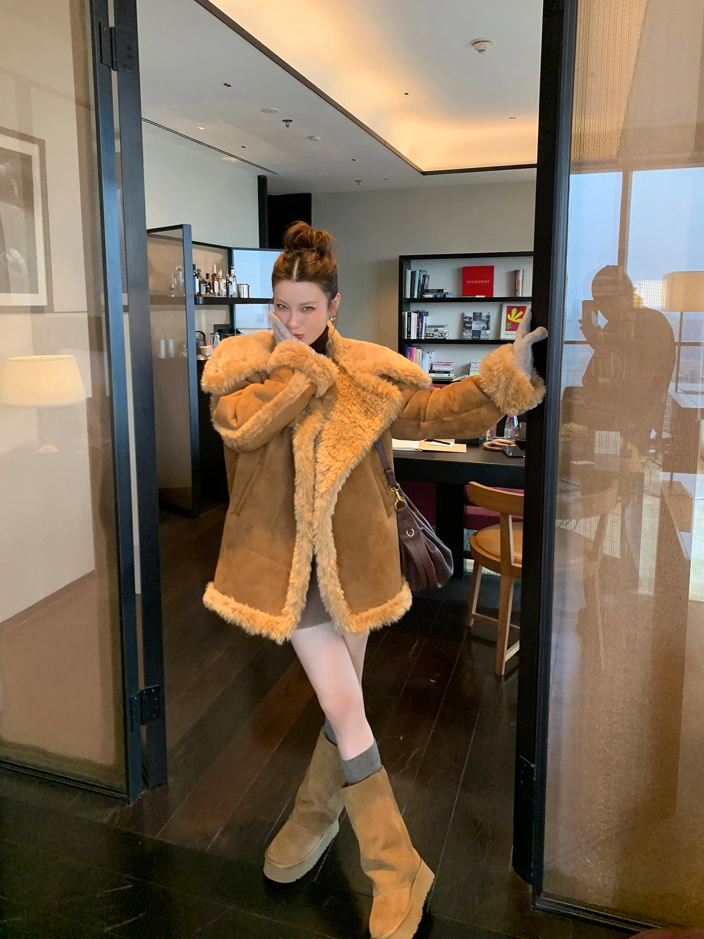 

Утепленное пальто DULA с меховым воротником и вставками из кожи и меха, женская верхняя одежда Nordic Morning Fog для зимы