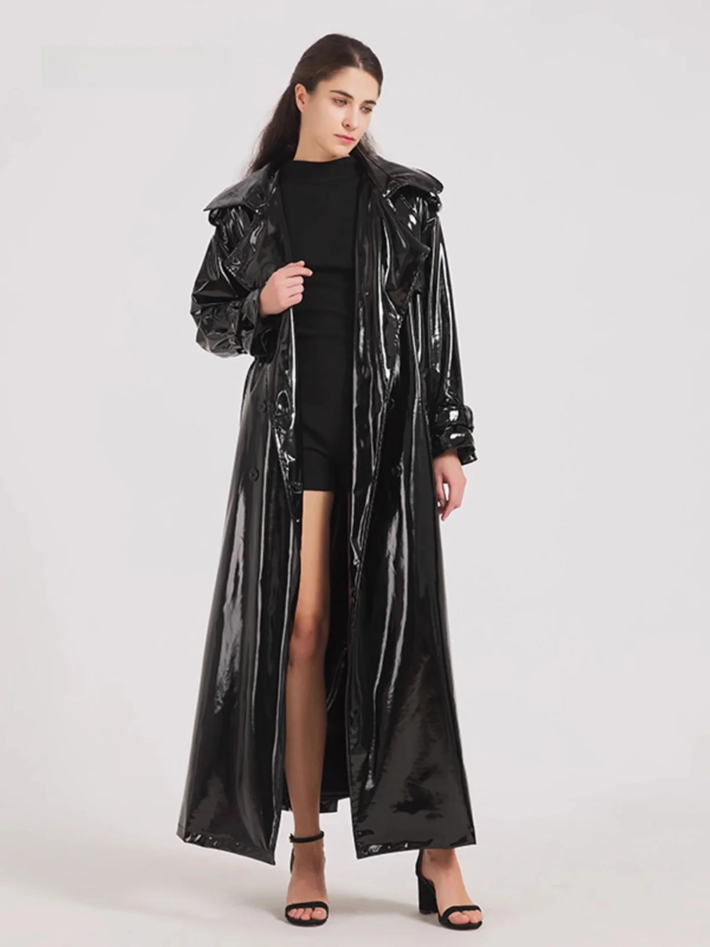 Giacca Lunga in Pelle da Donna Nerazzurri, Super Morbida con Superficie Liscia, Lunghezza Elevata per Donne Alte, Capospalla Elegante e Confortevole