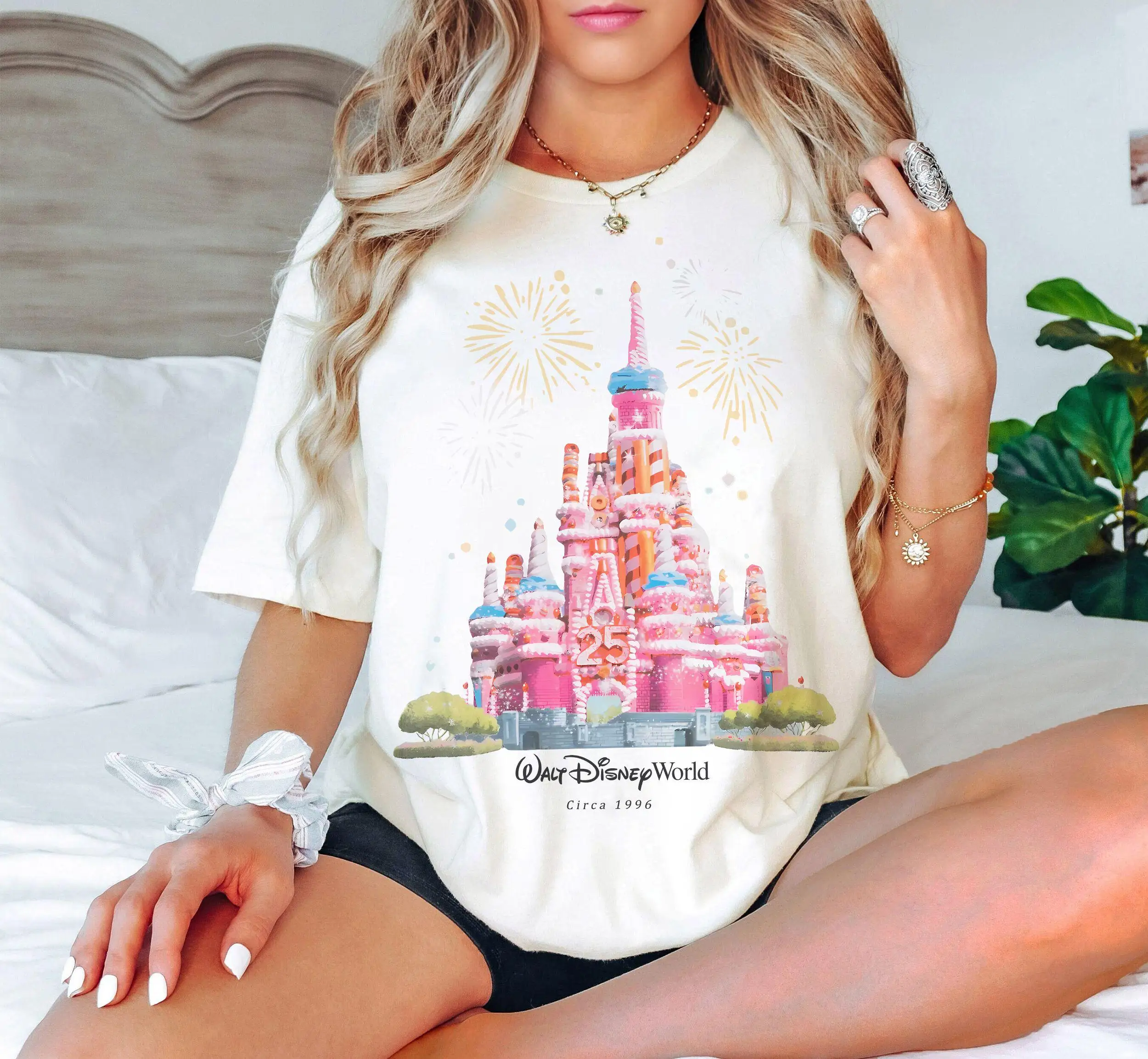 

Новинка лета 2025 года, самая продаваемая футболка с коротким рукавом, свободная дышащая футболка с анимированным замком 25th Anniversary, женская одежда