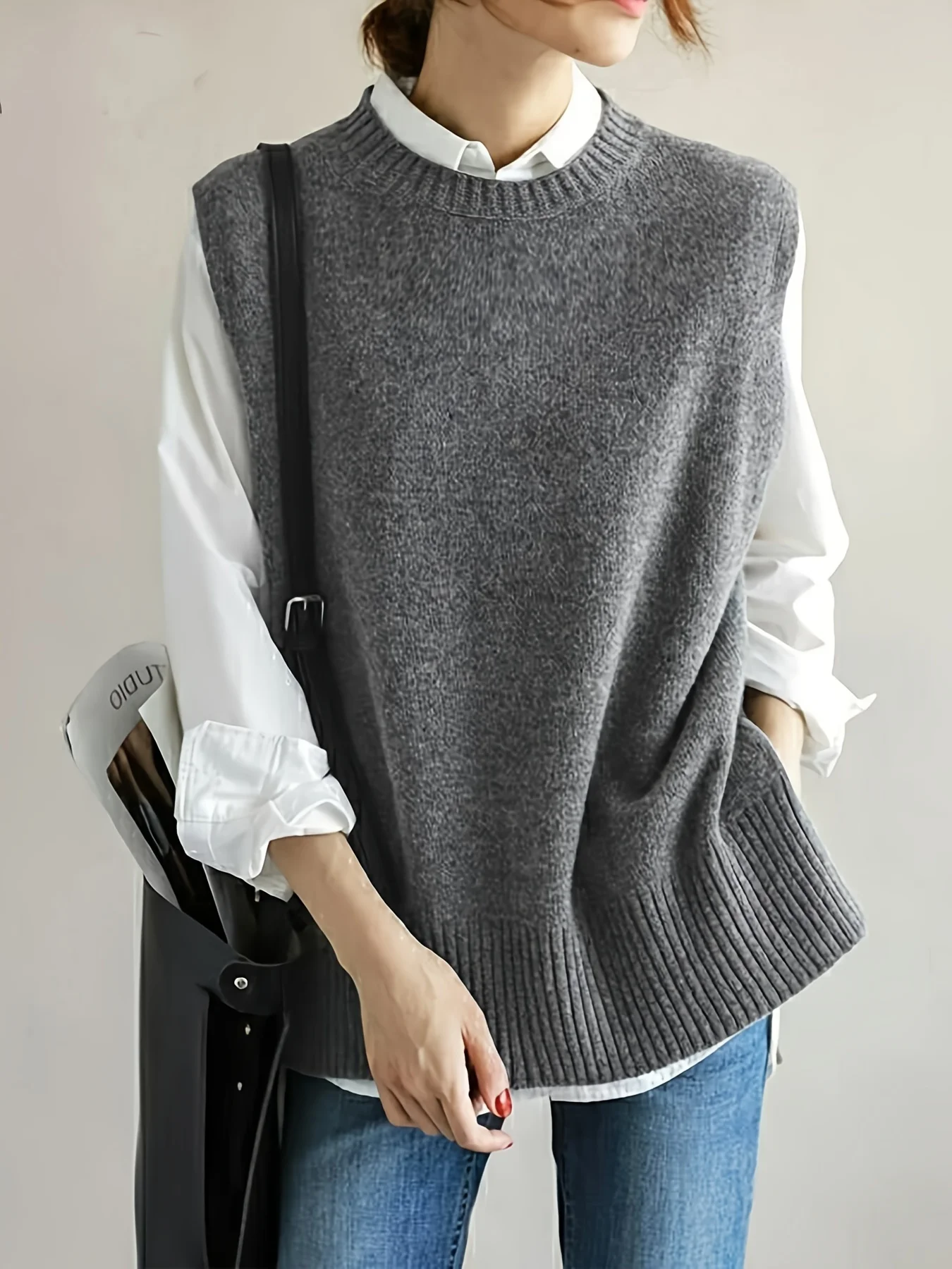 

Autumn and Winter New Fashion Woman Sweater Knit Vest - Round Neck Sleeveless Pullover Loose-Fit Top