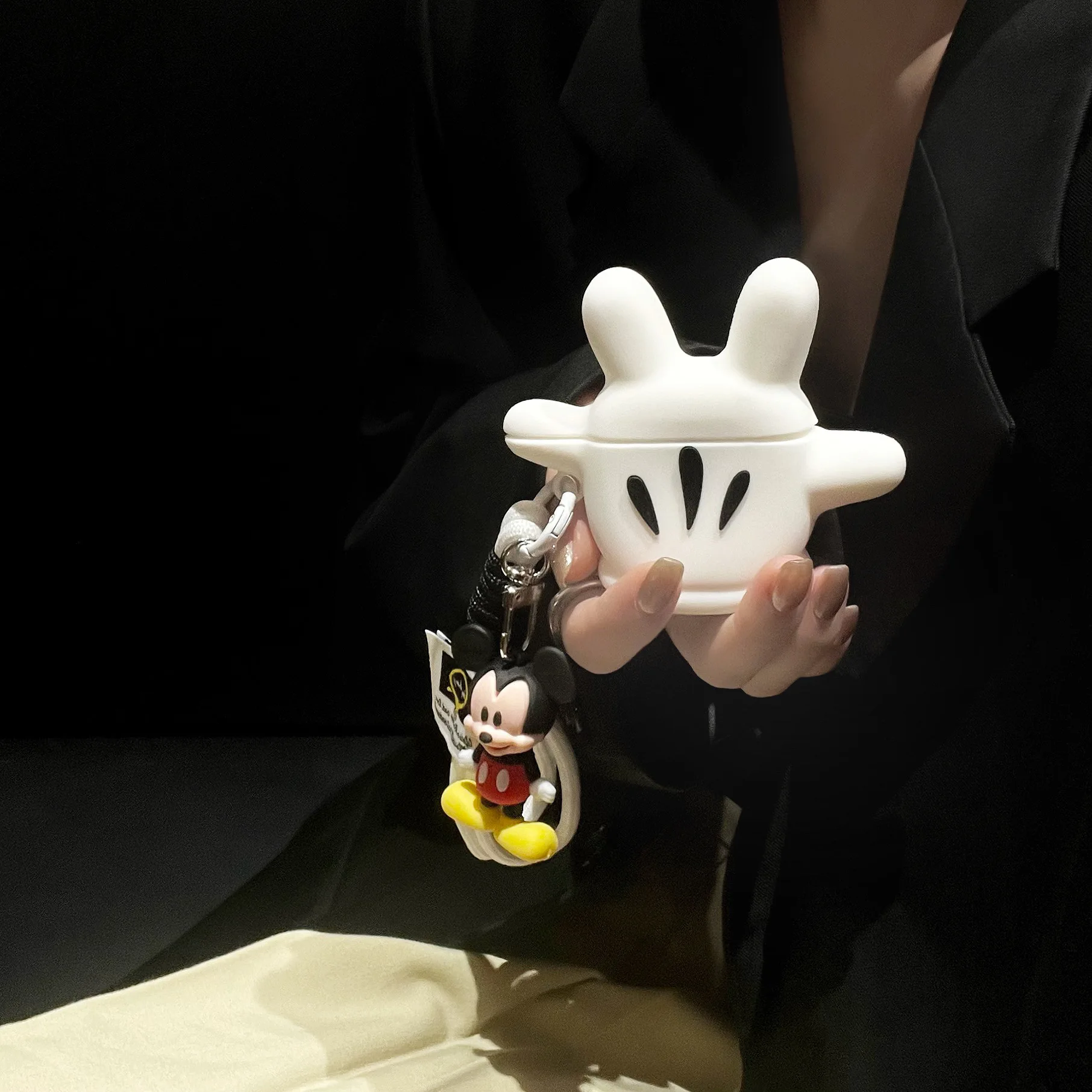 Cute Mickey Gloves Case For AirPods Pro 2 Silicone Shell For AirPods 3 2 1 Protective Sleeve Earphone Cover With Keyring