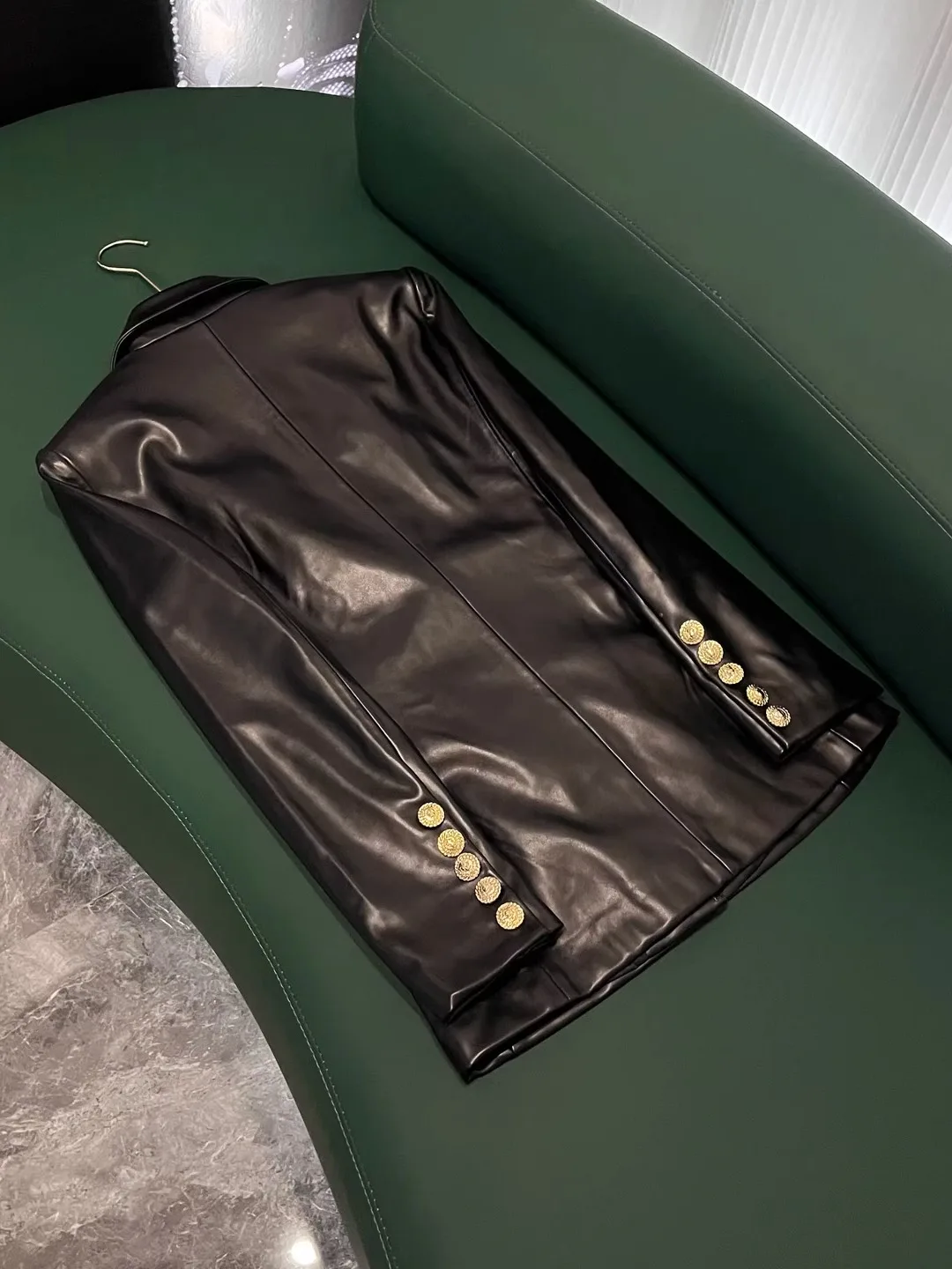 Winter 2025 Faion Leather Slim Fit Commute Sle Women's  Coat Button ket Detail Long Sve Regular Length