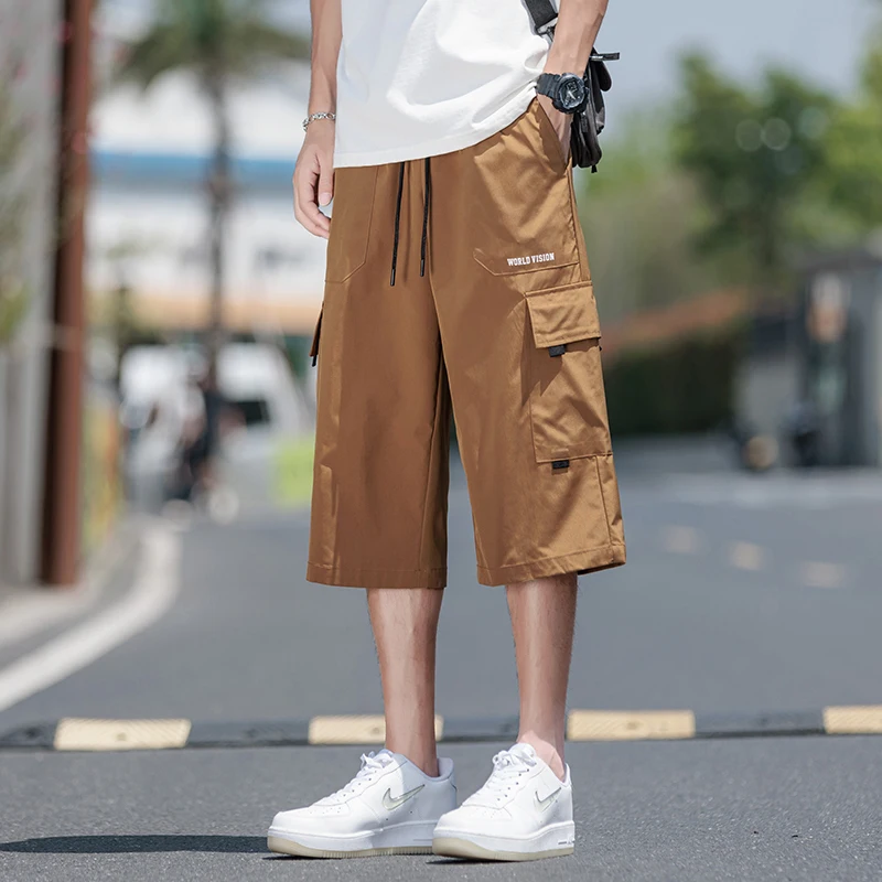 شورت رجالي عصري فضفاض - مناسب للشحن بتصميم معاصر وجيوب متعددة رائعة للمغامرة والمغامرة - أنماط جاهزة