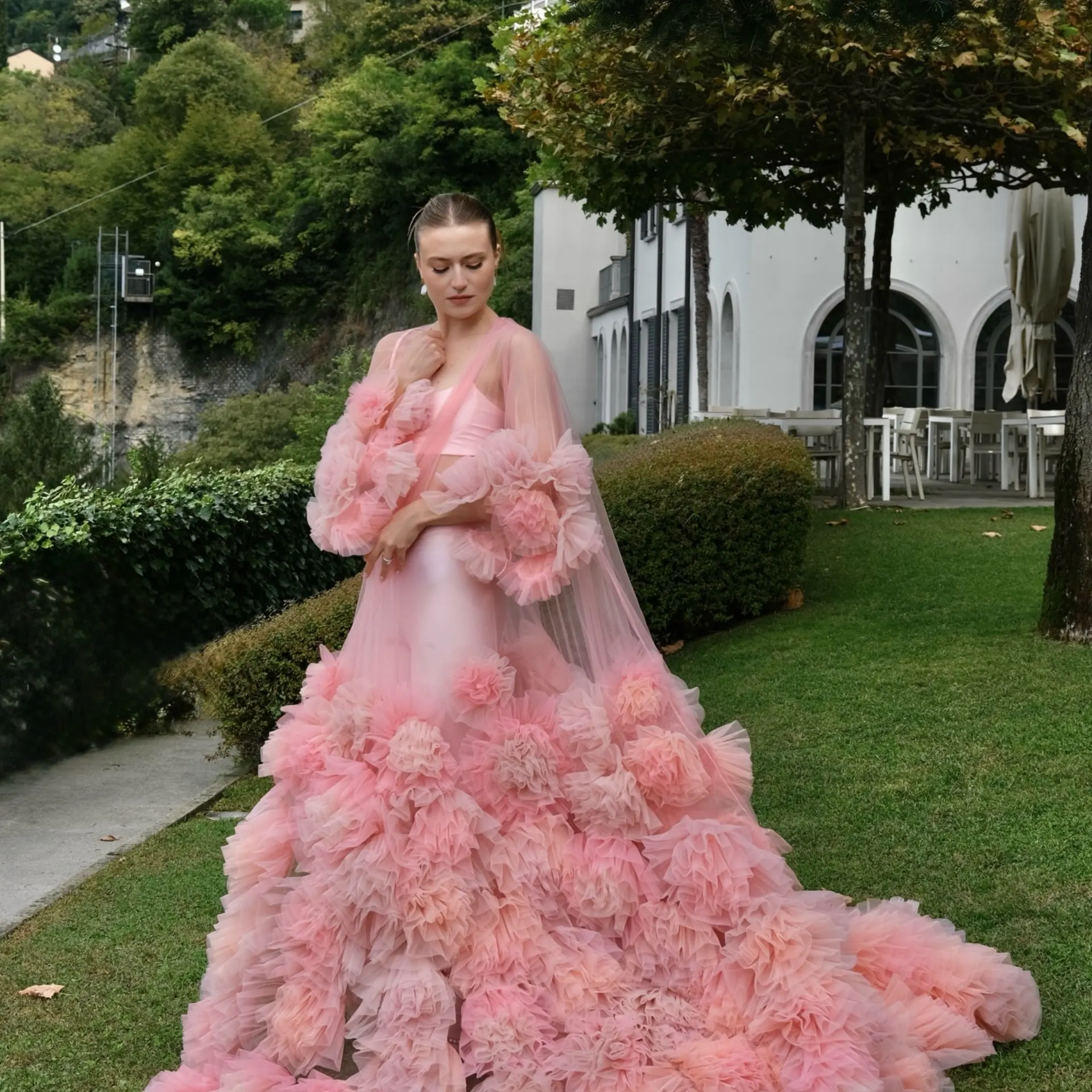 

Pink Tulle Flower Cape Jacket for Wedding Party Romantic 3D Floral Sheer Outerwear with Long Train Boho Princess Style Cover Up
