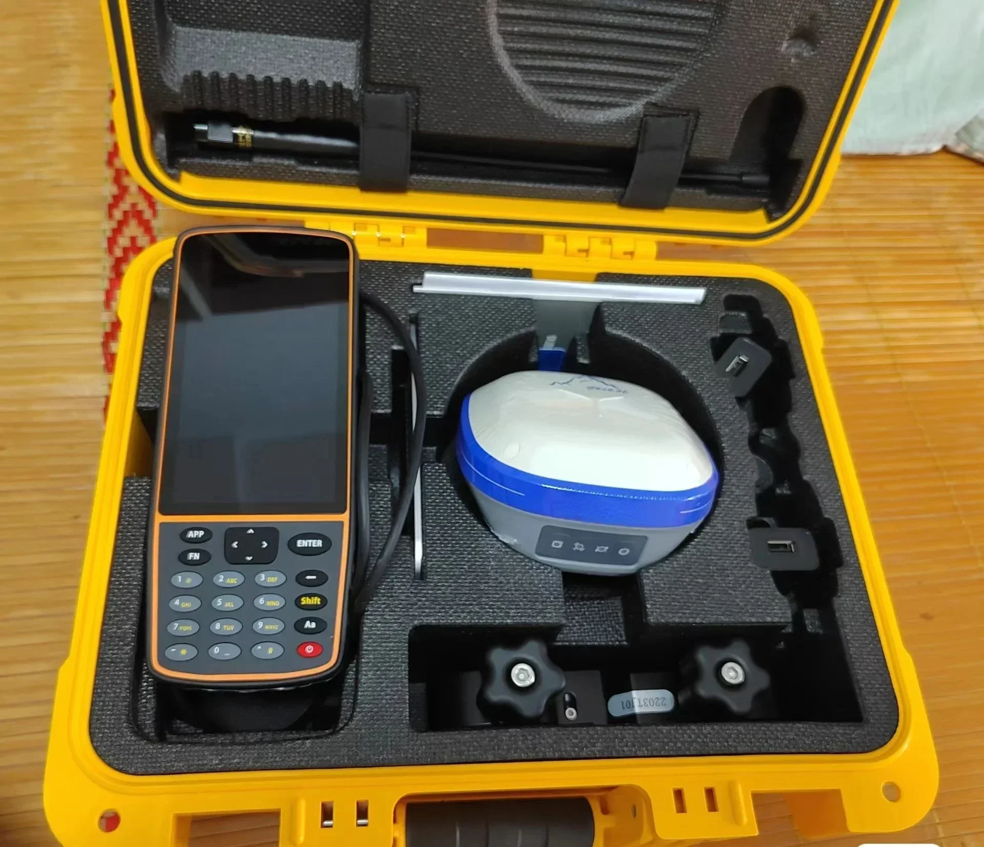 

Бестселлер First CHC I73 X6 HCE320 Б/у Б/у геодезическое оборудование Gnss Survey Gps RTK