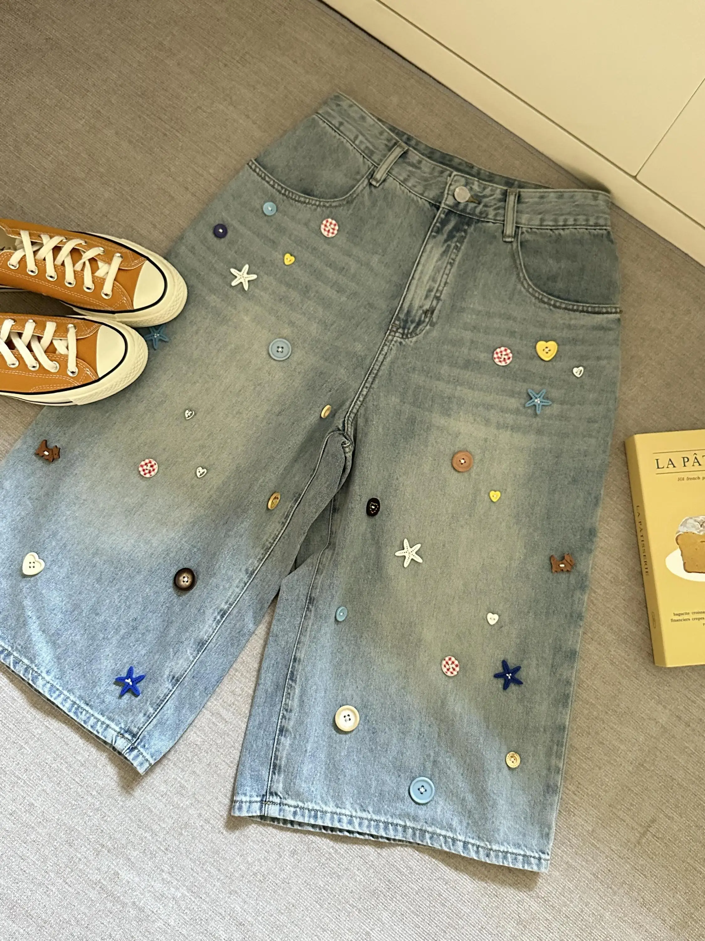 

Retro American Washed Light Blue Seven-Five Jeans Mixed Gender Summer Design Sense Button Wide Leg Short Pants
