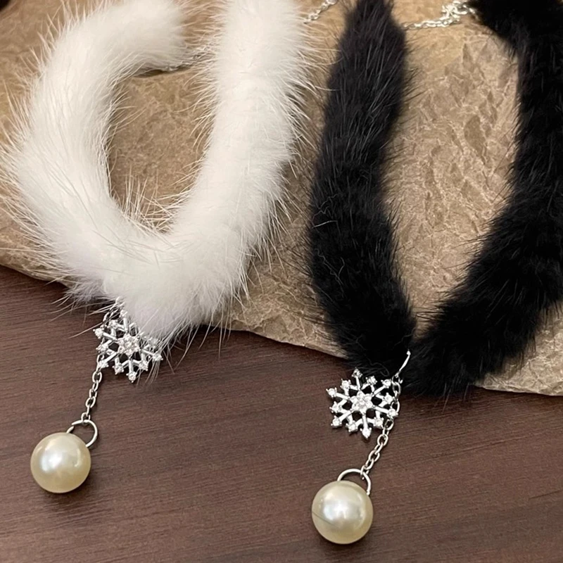 عيد الميلاد أنيقة الأبيض ريشة أفخم اللؤلؤ المختنق سلسلة للنساء الفتيات كريستال ندفة الثلج قلادة قلادة طوق مجوهرات الحفلات