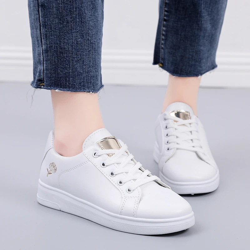 Women Casual Shoes New Spring White Sneakers Breathable Flower Lace-Up Women Sneakers Women Shoes Fashion Embroidered