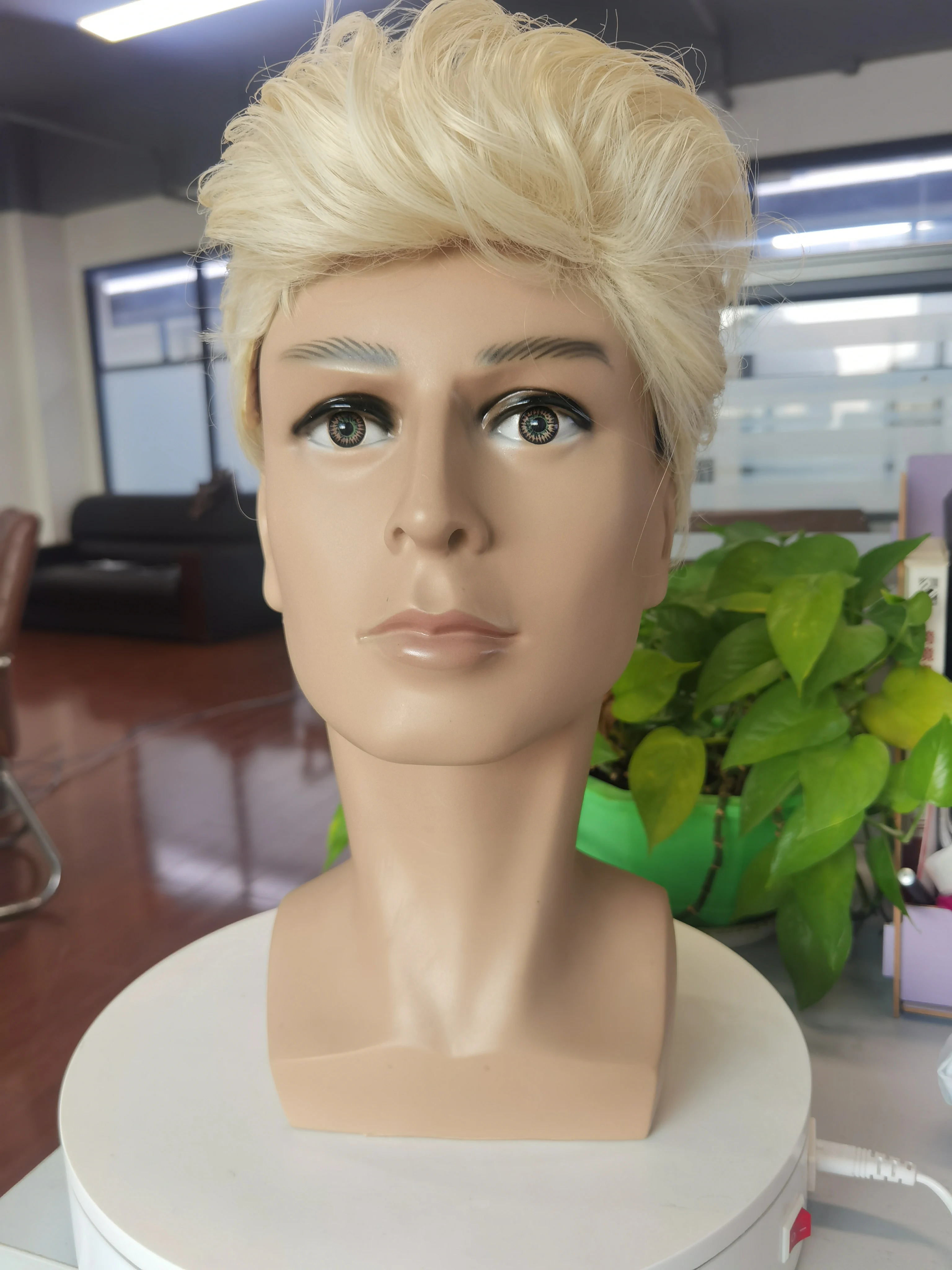 Short Male\'s Synthetic Blonde Wig for Men Straight Natural Looking Wigs Cosplay Costume Party Halloween Daily Use Fake Hair