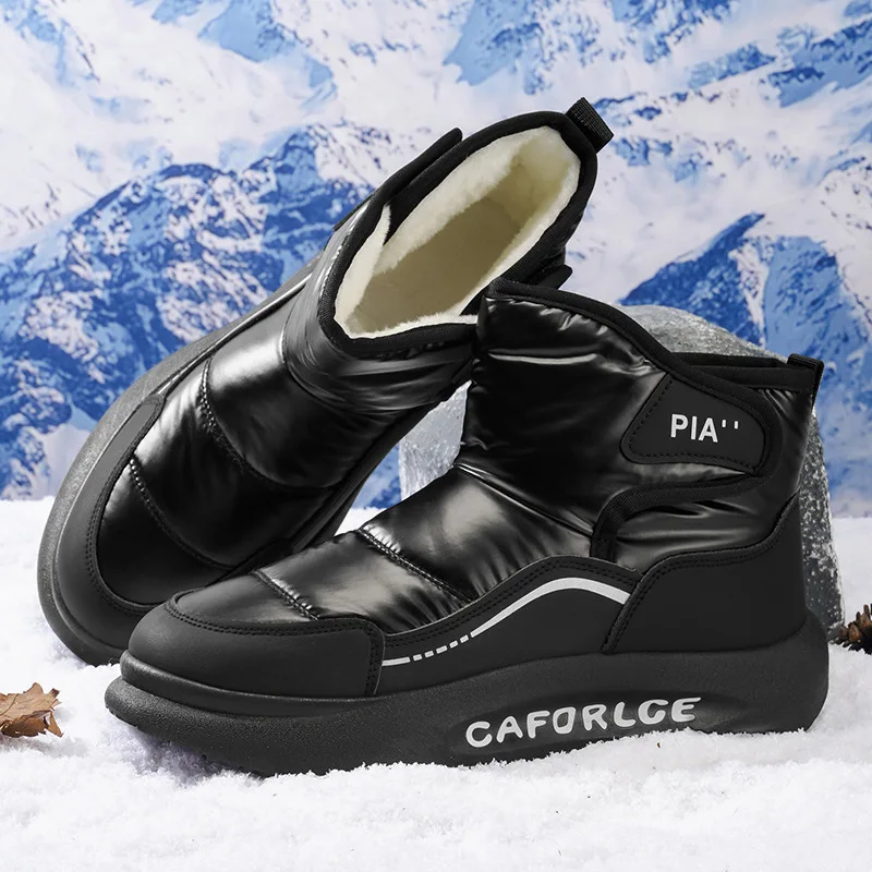 أحذية رجالية قطنية سميكة من القطيفة على الموضة رائجة البيع أحذية ثلج شتوية مضادة للانزلاق للرجال