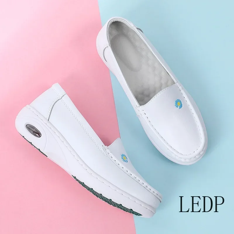 

Women's Genuine Leather Flat Shoes with Sloping Heels and Soft Soles Anti Slip Comfortable Care for Mothers Nurses Work Shoes